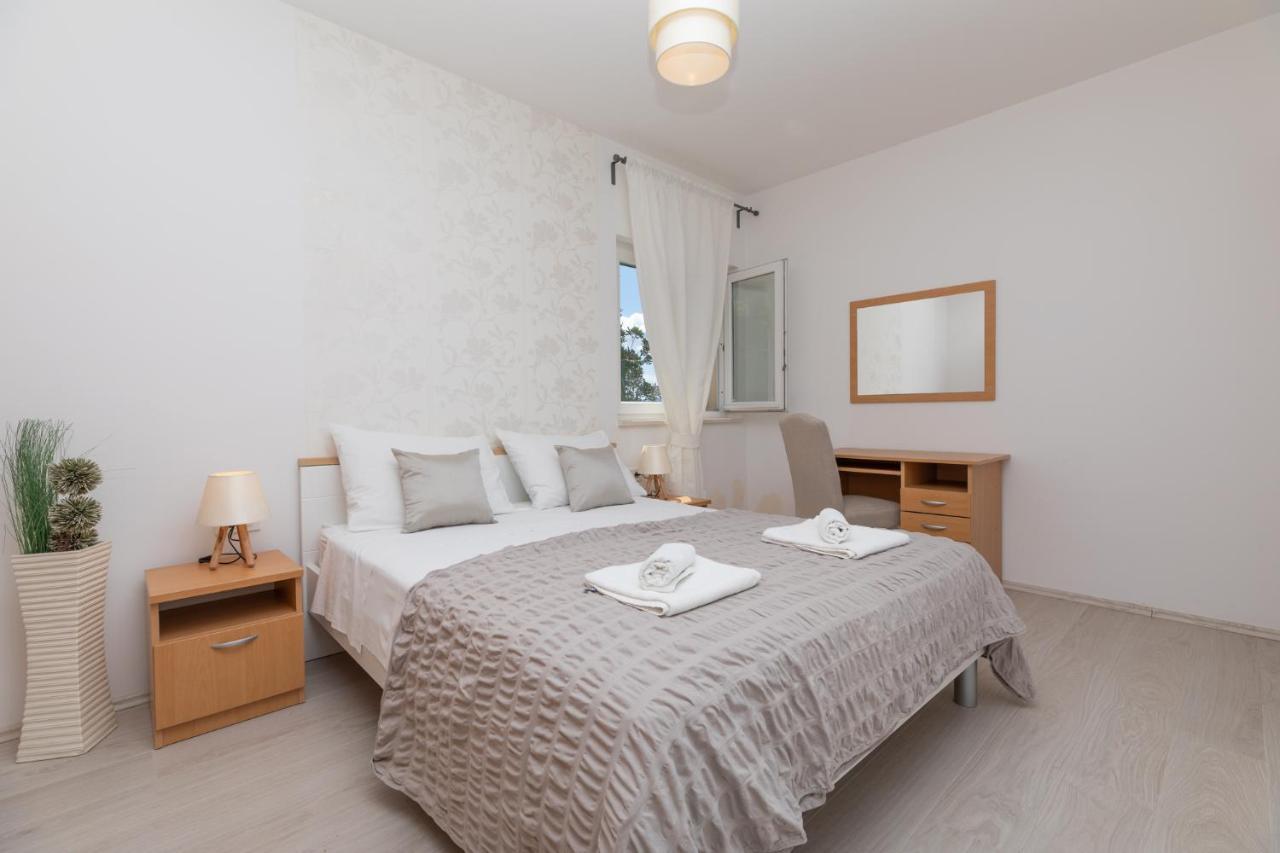 Apartments Villa Carica B&B Mimice Bagian luar foto
