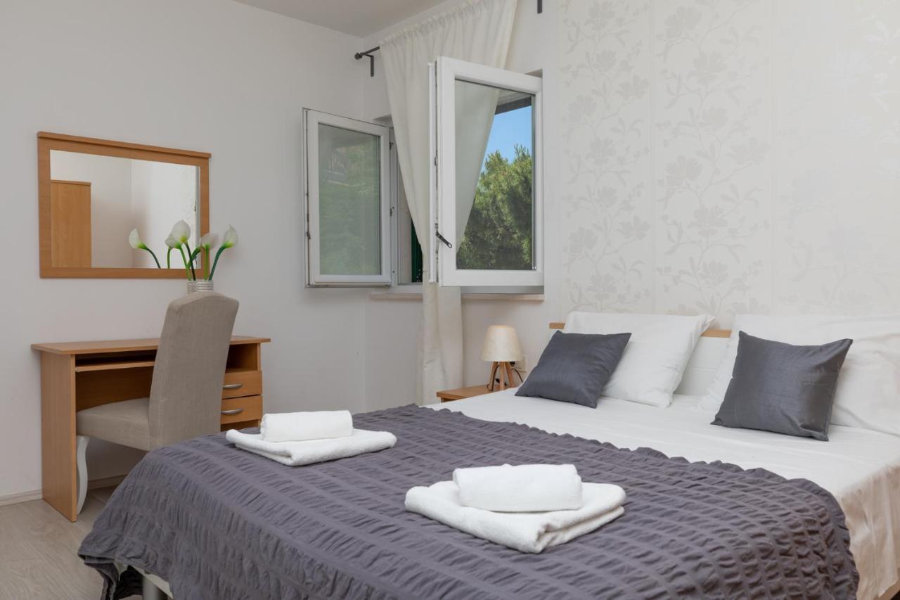 Apartments Villa Carica B&B Mimice Bagian luar foto